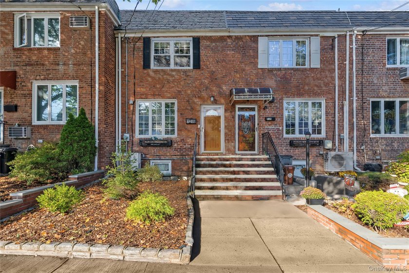 **Beautifully Renovated Brick Townhome in Beechhurst** Welcome - Beach Home for sale in Whitestone, New York on Beachhouse.com
