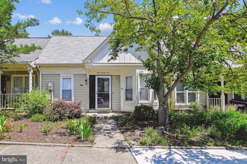 Welcome home to this fantastic two bedroom two full bath one - Beach Townhome/Townhouse for sale in Annapolis, Maryland on Beachhouse.com