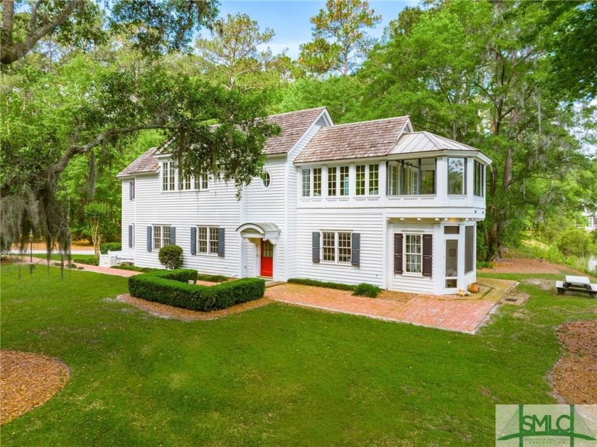 This stunning Lowcountry carriage house is tucked away on a - Beach Home for sale in Richmond Hill, Georgia on Beachhouse.com