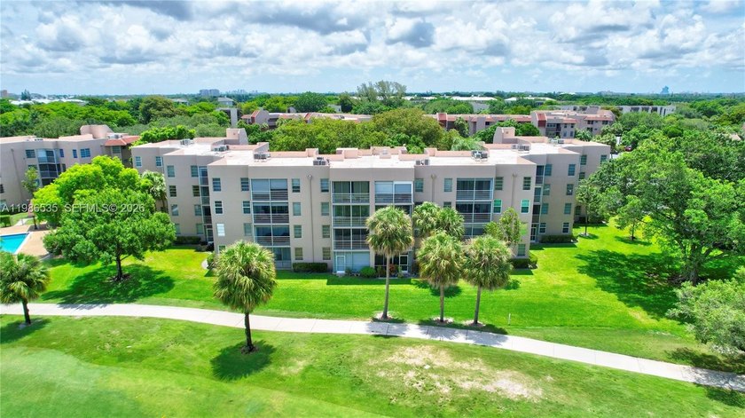 Beautiful condo in Sabal Palm at Pine Island Ridge with lake and - Beach Condo for sale in Davie, Florida on Beachhouse.com