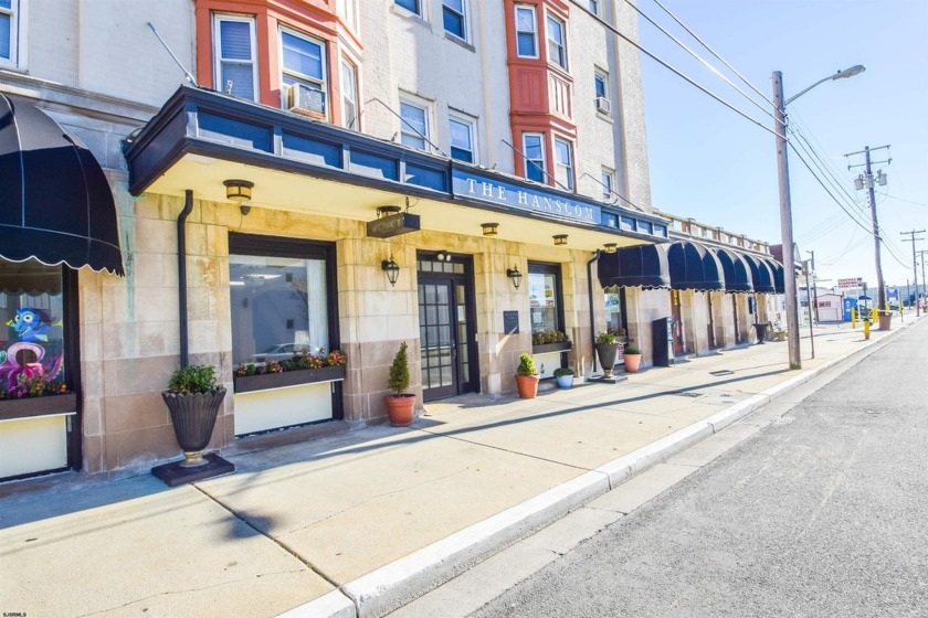 This coastal chic one-bedroom, one-full bathroom condo offers - Beach Condo for sale in Ocean City, New Jersey on Beachhouse.com