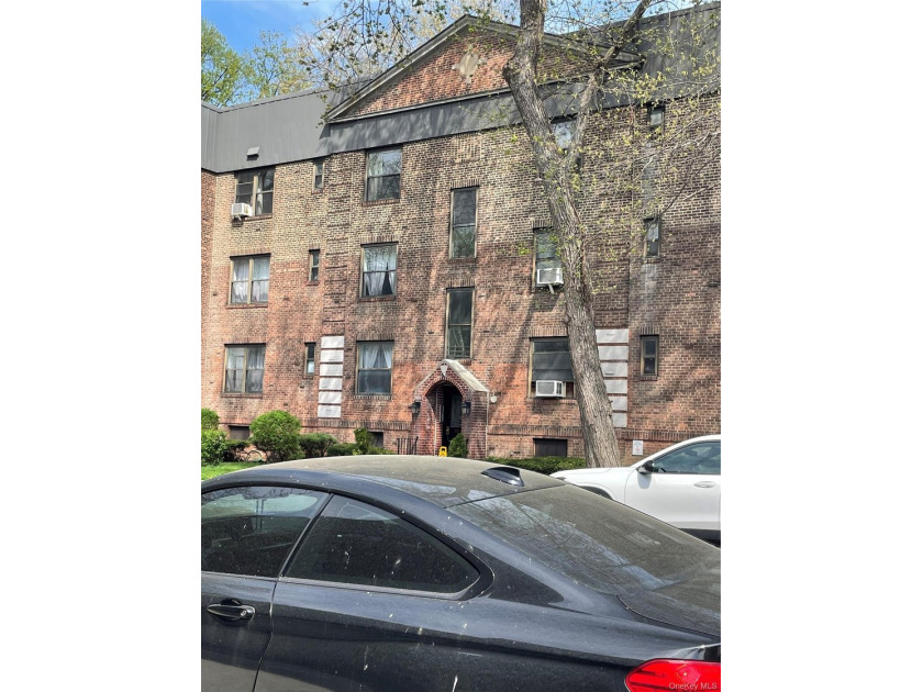 Nice Junior 4 Condo at Garden Bay Manor in Astoria Heights.Sold - Beach Condo for sale in East Elmhurst, New York on Beachhouse.com