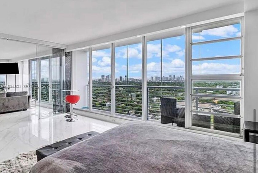 High-floor 1BR/2BA in the heart of Hollywood Circle with - Beach Condo for sale in Hollywood, Florida on Beachhouse.com