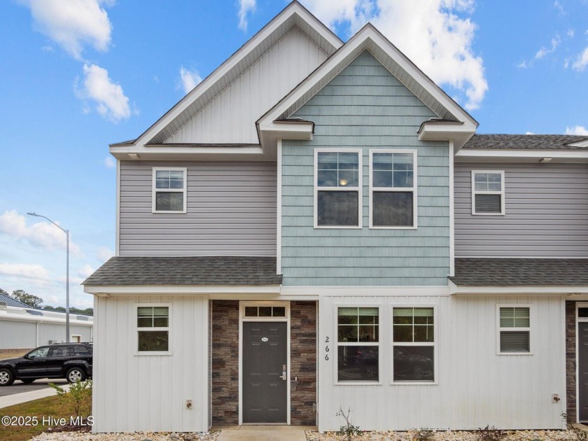 Gently Used New Construction Townhouse in Prime Beach - Beach Townhome/Townhouse for sale in Sneads Ferry, North Carolina on Beachhouse.com