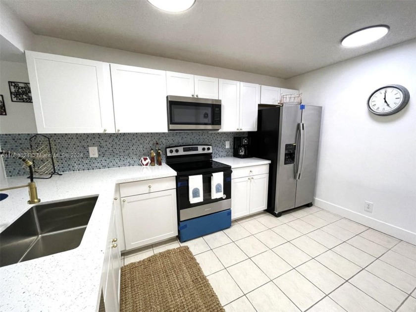 AMAZINGLY RENOVATED 2BED/2BATH condo with LAKE VIEW.  Enjoy the - Beach Condo for sale in Margate, Florida on Beachhouse.com