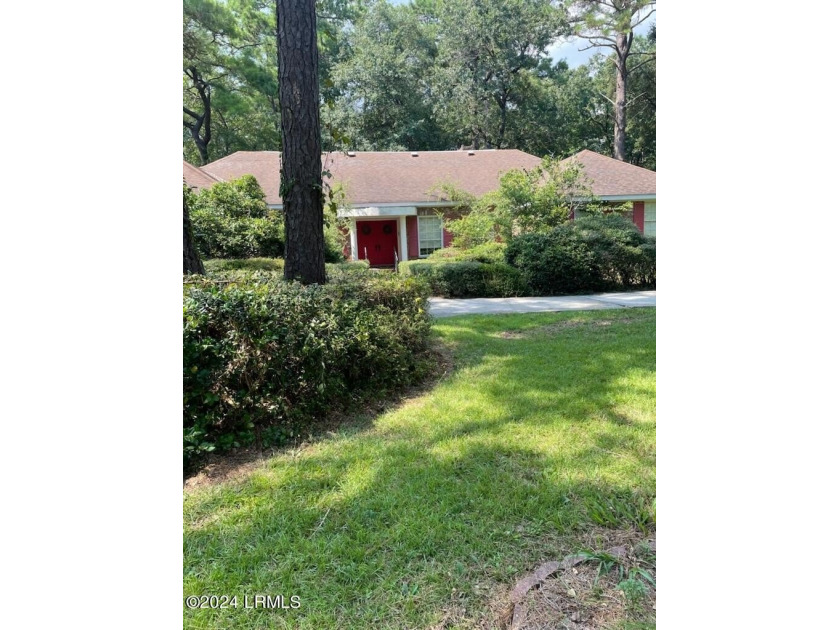 THIS HOME COULD BE A MASTERPIECE WITH YOUR TLC. STITUATED IN - Beach Home for sale in Beaufort, South Carolina on Beachhouse.com