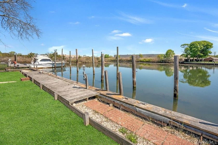 Best Deal in Town! SELLING *AS- IS* Condition. Charming - Beach Home for sale in Lindenhurst, New York on Beachhouse.com