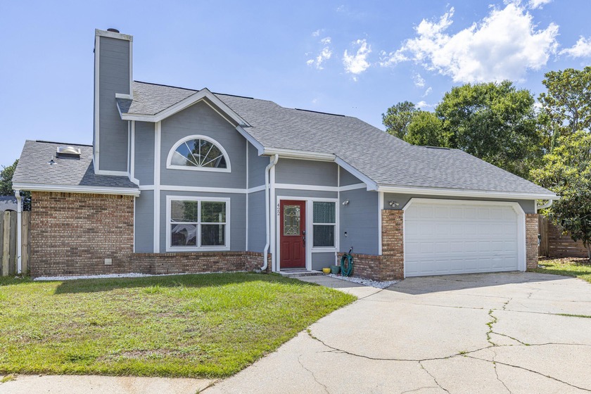Well maintained, renovated 3 bed/2 bath home with a 2 car garage - Beach Home for sale in Fort Walton Beach, Florida on Beachhouse.com