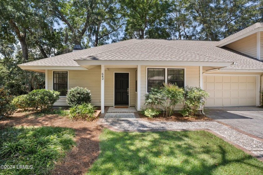 Step into comfortable living with this two-bedroom, two-bathroom - Beach Condo for sale in Dataw Island, South Carolina on Beachhouse.com