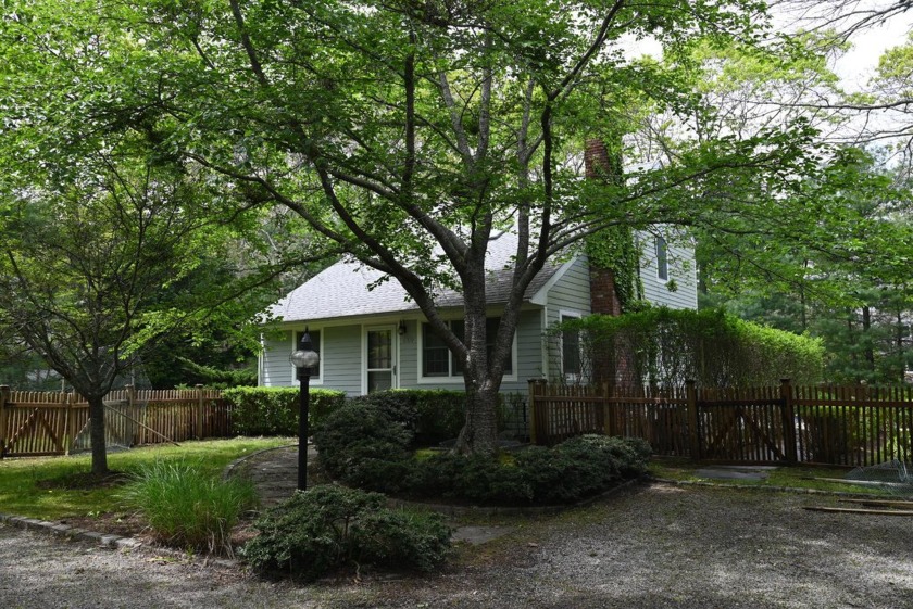 Bright, spotlessly clean with updated kitchen, 2 new marble - Beach Home for sale in East Hampton, New York on Beachhouse.com