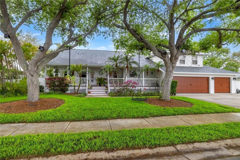 Welcome to the sought after location of Snead Island! This - Beach Home for sale in Palmetto, Florida on Beachhouse.com