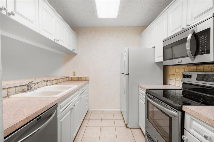 This charming condo boasts absolutely stunning views of the lake - Beach Home for sale in Vero Beach, Florida on Beachhouse.com