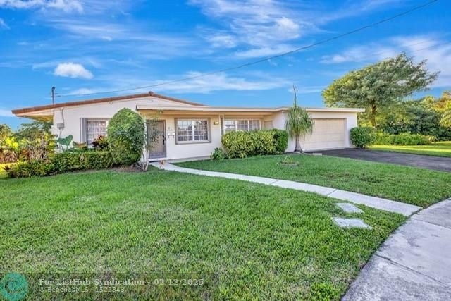 This 3/3 with rare 2 car garage home nestled in the desirable - Beach Home for sale in Hollywood, Florida on Beachhouse.com