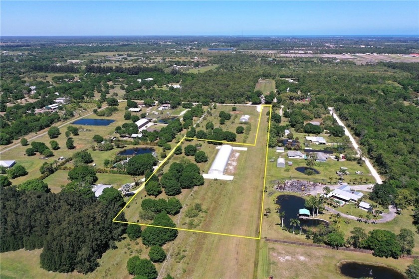 This 5+/- acre lot is a rare find w/fully air-conditioned 10,575 - Beach Acreage for sale in Vero Beach, Florida on Beachhouse.com