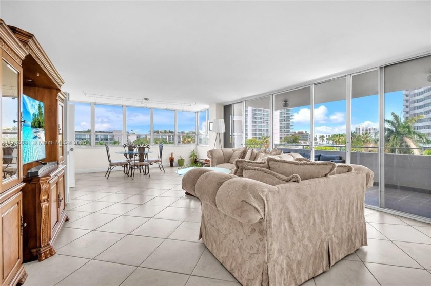This huge 2/2.5 sundrenched corner unit sits at the canopy of - Beach Condo for sale in Miami Beach, Florida on Beachhouse.com