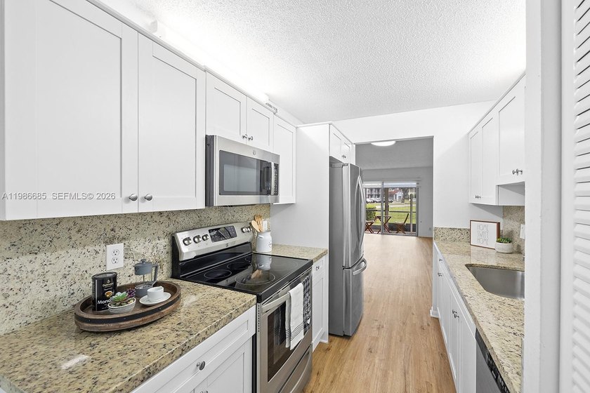 Beautiful 2/2 condo in Century Village, Pembroke Pines. This - Beach Condo for sale in Pembroke Pines, Florida on Beachhouse.com