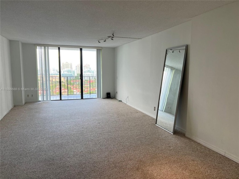 Beautiful and spacious 2 bedroom condo with amazing panoramic - Beach Condo for sale in Aventura, Florida on Beachhouse.com