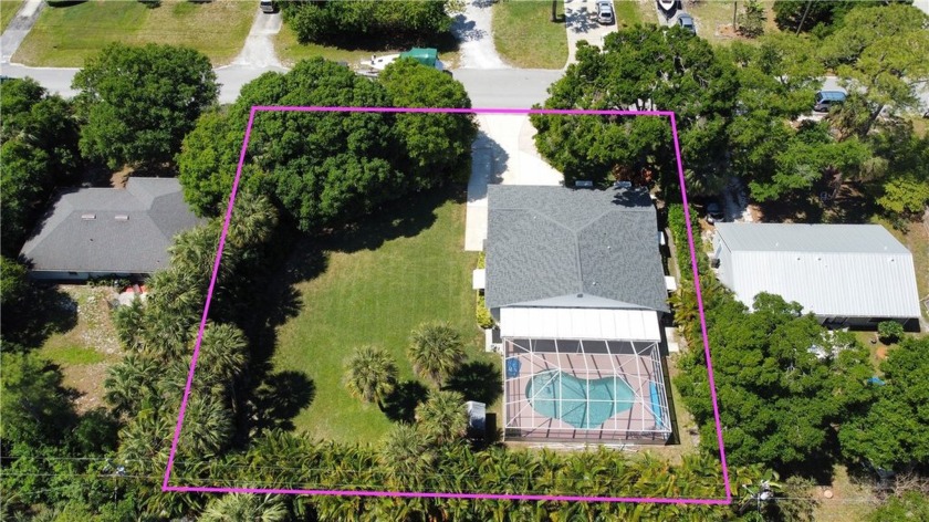 Welcome to your tropical retreat in Grovenor Estates! This - Beach Home for sale in Vero Beach, Florida on Beachhouse.com