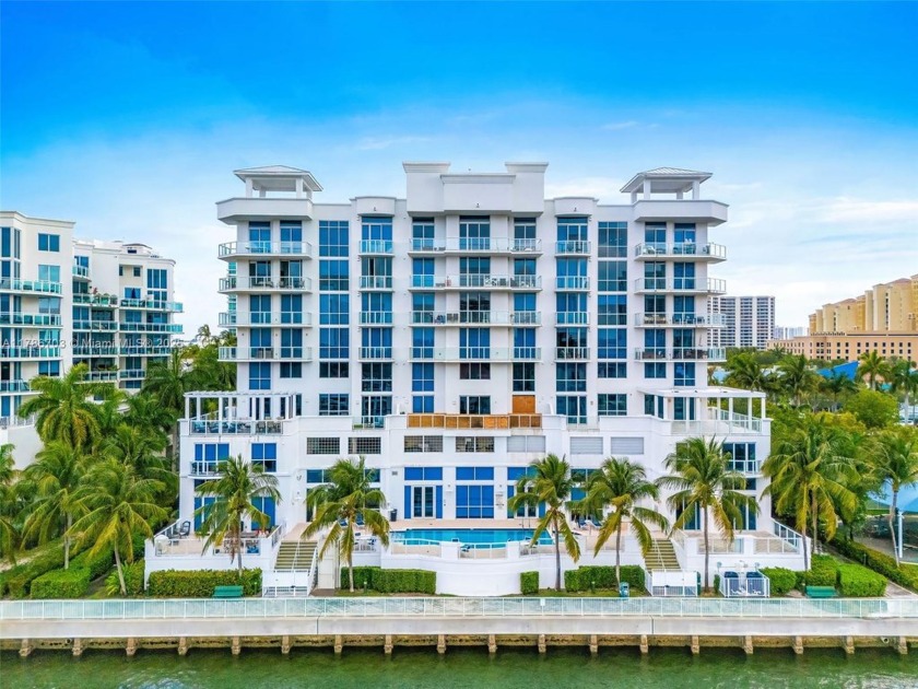 This remarkable 2-bed, 2-bath residence combines comfort and - Beach Condo for sale in Aventura, Florida on Beachhouse.com
