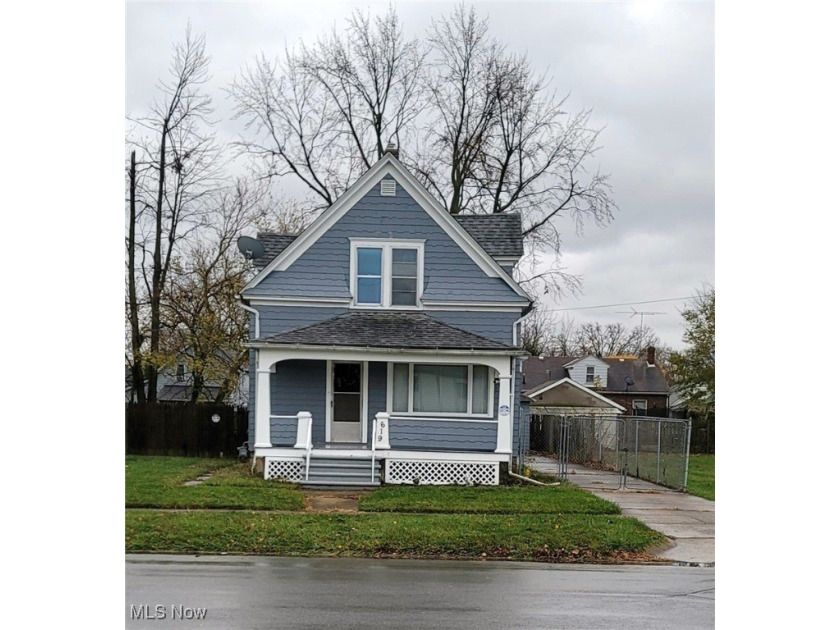 Charming two bedroom colonial home awaits your love and to call - Beach Home for sale in Lorain, Ohio on Beachhouse.com