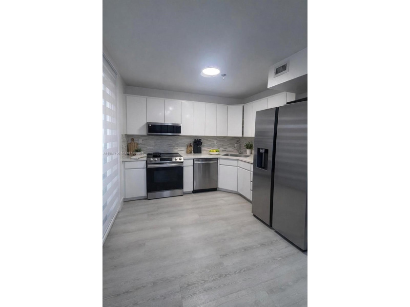 BEAUTIFULLY REMODELED 2-BEDROOM, 2-BATHROOM APARTMENT OFFERING - Beach Condo for sale in Miami, Florida on Beachhouse.com