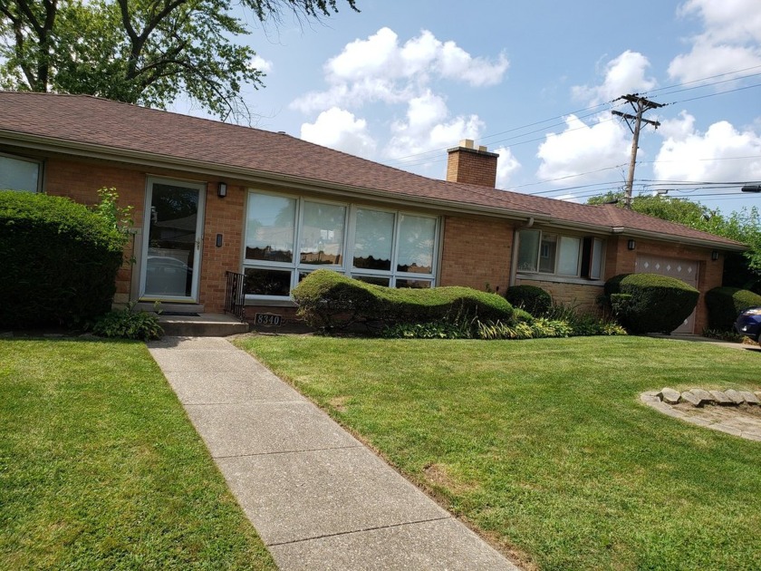 Welcome to this cozy ranch! This charming 3-bedroom home - Beach Home for sale in Skokie, Illinois on Beachhouse.com