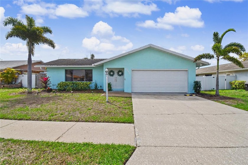 Welcome to this well-maintained 3-bedroom, 2-bathroom, 2-car - Beach Home for sale in Sarasota, Florida on Beachhouse.com