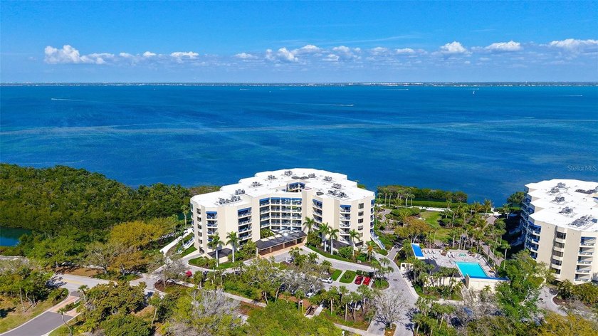 Step into coastal elegance in this fully renovated three-bedroom - Beach Condo for sale in Longboat Key, Florida on Beachhouse.com