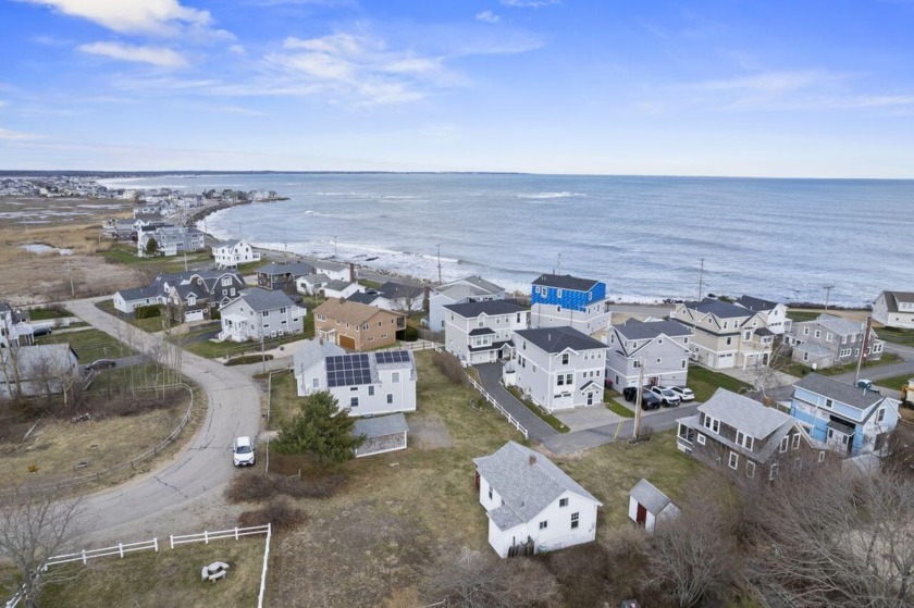 A charming Moody Point seasonal summer cottage located on a - Beach Home for sale in Wells, Maine on Beachhouse.com