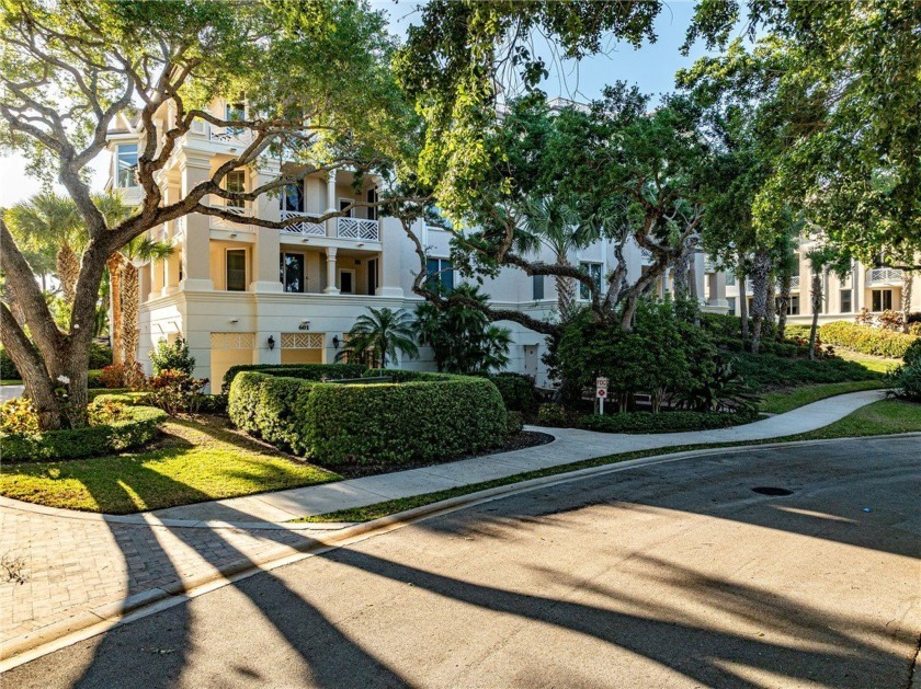 EXQUISITE IMPECABBLE LAKESIDE PENTHOUSE WITH THE HIGHEST - Beach Home for sale in Vero Beach, Florida on Beachhouse.com