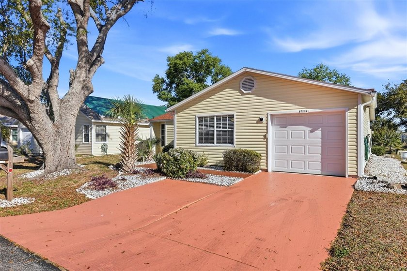 An opportunity you don't want to miss! This 2-3-bedroom, 2 bath - Beach Home for sale in Bradenton, Florida on Beachhouse.com