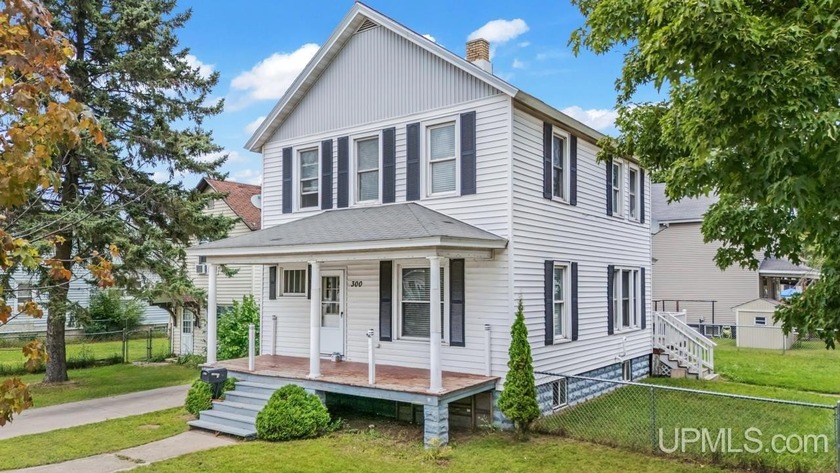 Charming 3 Bedroom with 1.5 Bathrooms Home is ready to Unlock - Beach Home for sale in Escanaba, Michigan on Beachhouse.com