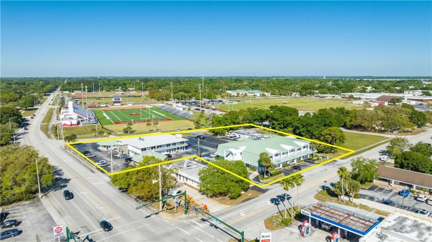 This prime 36,545 sq ft mixed-use commercial complex in the - Beach Commercial for sale in Vero Beach, Florida on Beachhouse.com