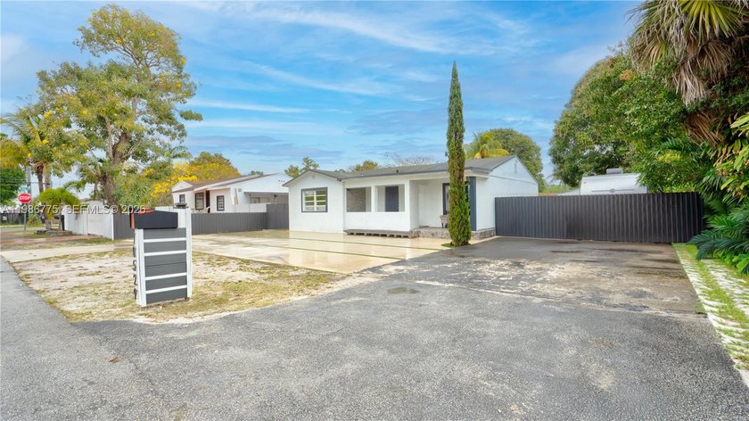 Home Sweet Home--come visit today! Great vibes and the kind of - Beach Home for sale in Miami, Florida on Beachhouse.com