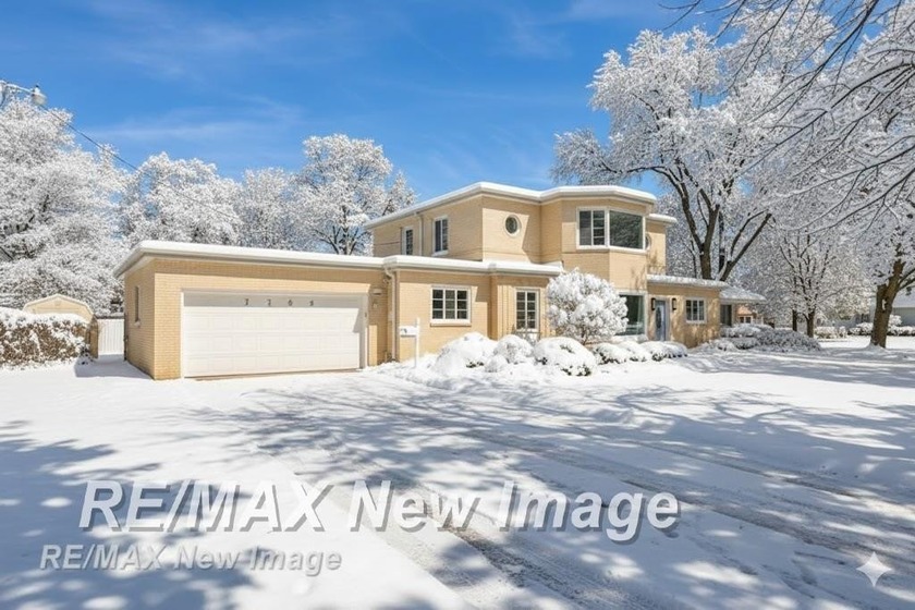 Nurmi-built mid-century home with art deco flair in Bay City's - Beach Home for sale in Bay City, Michigan on Beachhouse.com