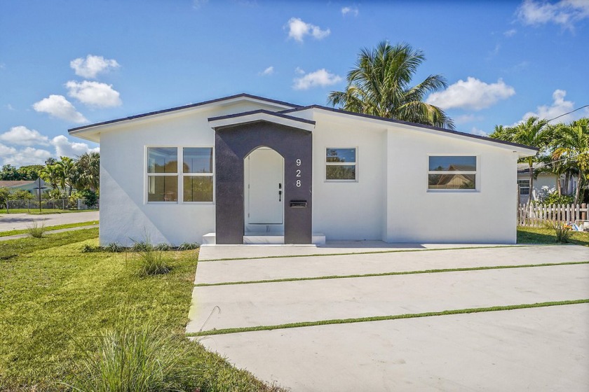 Beautiful, luxurious designed single-family home located five - Beach Home for sale in West Palm Beach, Florida on Beachhouse.com