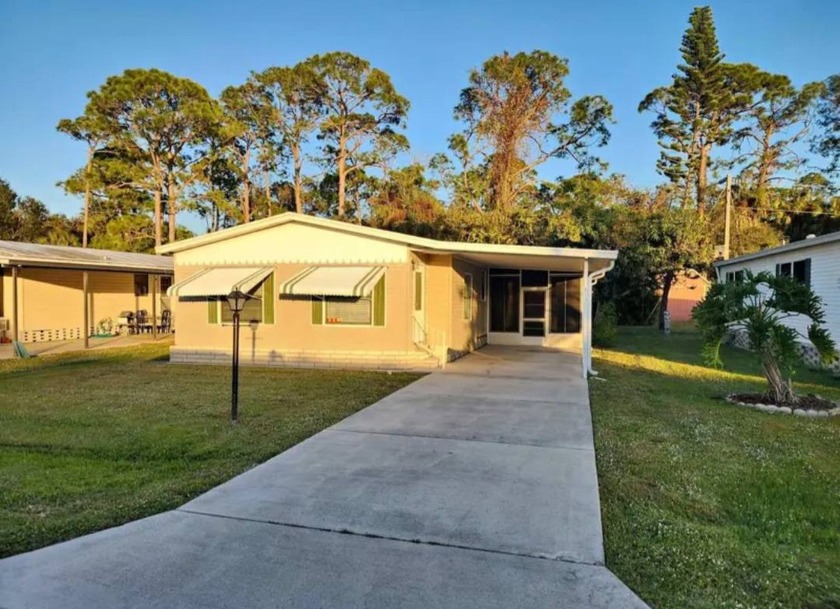 NO DAMAGES FROM HURRICANE!! MOVE IN READY!! Seller is open to - Beach Home for sale in North Fort Myers, Florida on Beachhouse.com