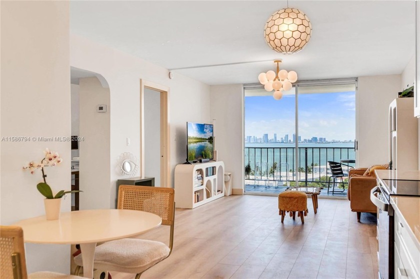 Immaculate, fully renovated 11th-story penthouse-level condo - Beach Condo for sale in Miami Beach, Florida on Beachhouse.com