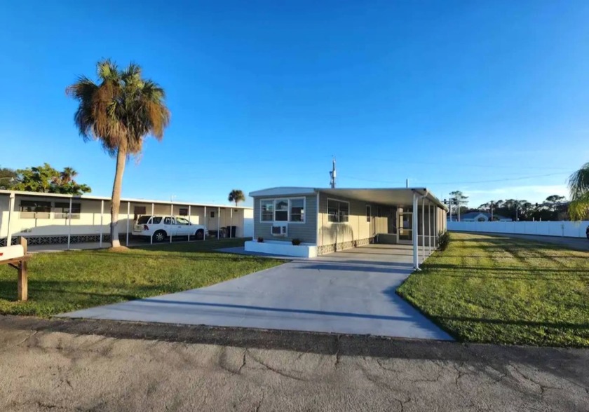 NO DAMAGES FROM HURRICANE!! MOVE IN READY!! Seller is open to - Beach Home for sale in North Fort Myers, Florida on Beachhouse.com