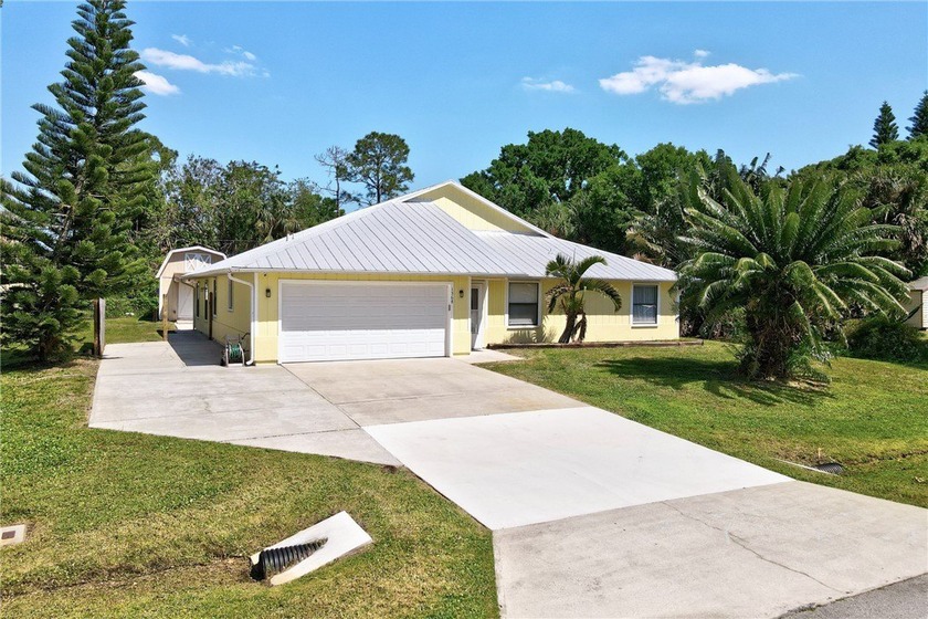 Pristine, well-maintained home on a DOUBLE LOT in a peaceful - Beach Home for sale in Sebastian, Florida on Beachhouse.com