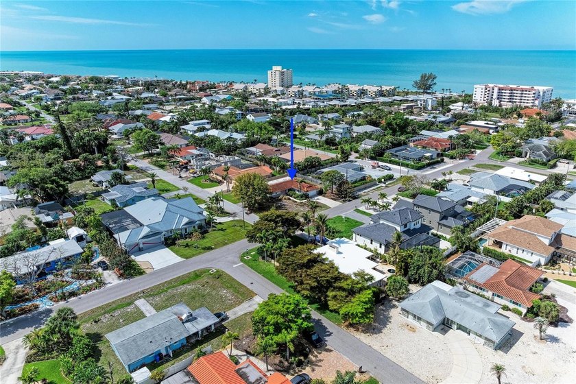A rare opportunity west of Harbor Drive on the Island of Venice - Beach Home for sale in Venice, Florida on Beachhouse.com