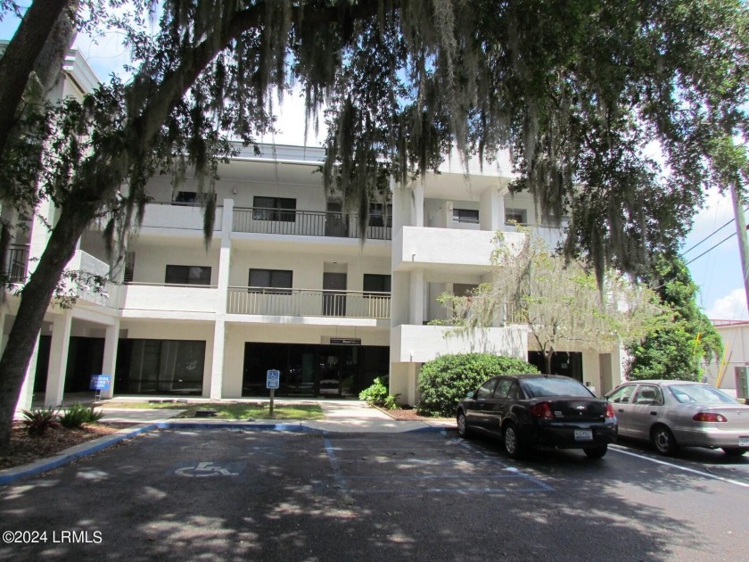 Centrally located ground floor office condo units. Currently - Beach Commercial for sale in Beaufort, South Carolina on Beachhouse.com