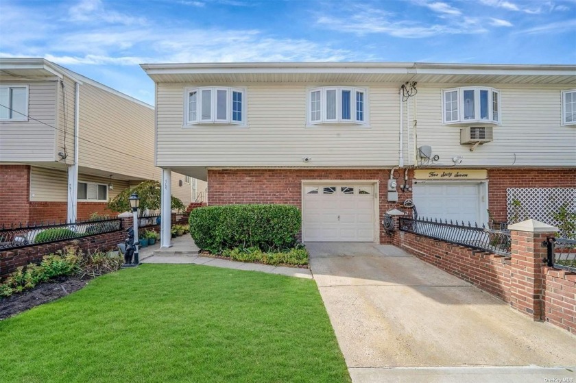 Discover this spacious 3-bedroom, 1.5-bathroom home located just - Beach Home for sale in Arverne, New York on Beachhouse.com