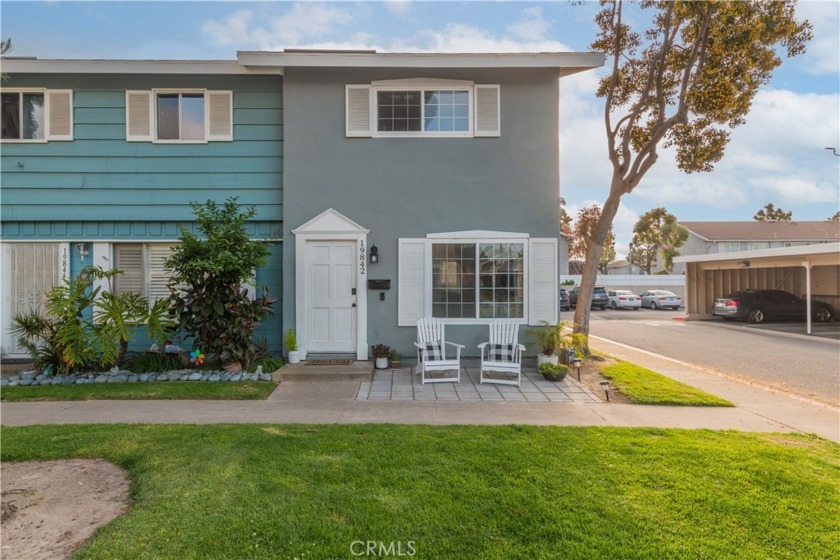 Welcome to this charming townhome in the heart of Huntington - Beach Townhome/Townhouse for sale in Huntington Beach, California on Beachhouse.com
