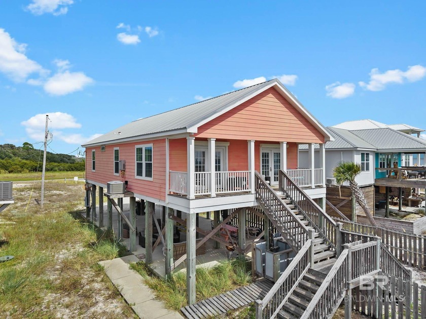 Welcome to *Smiles 'n Waves*, an updated beach cottage retreat - Beach Home for sale in Gulf Shores, Alabama on Beachhouse.com