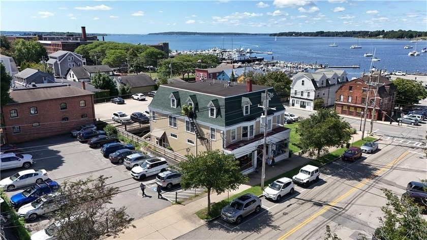 Stunning Renovated Condo in the Heart of Downtown Bristol! This - Beach Condo for sale in Bristol, Rhode Island on Beachhouse.com
