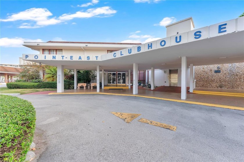 Spacious and rarely available waterfront residence in the highly - Beach Condo for sale in Aventura, Florida on Beachhouse.com