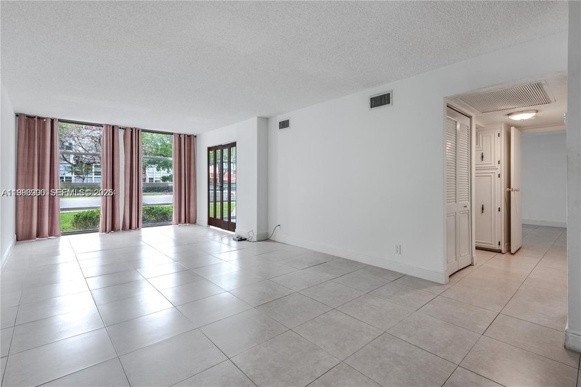 Large 2/2 bedroom in amazing community. Ideally for family or - Beach Condo for sale in Hallandale Beach, Florida on Beachhouse.com