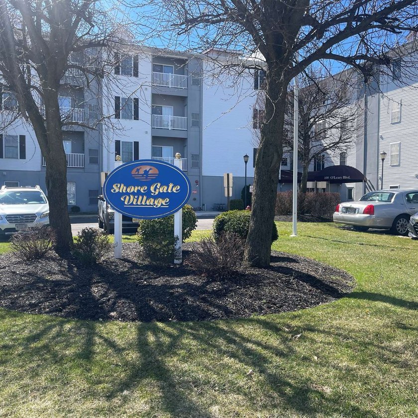 Bright 3rd-floor, 2BR/1.5BA condo in a desirable 55+ community - Beach Condo for sale in South Amboy, New Jersey on Beachhouse.com