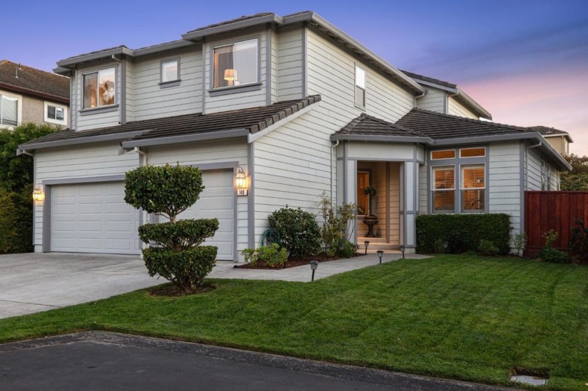 Welcome to 140 Turnberry, a beautiful 5-bedroom, 3-bathroom home - Beach Home for sale in Half Moon Bay, California on Beachhouse.com